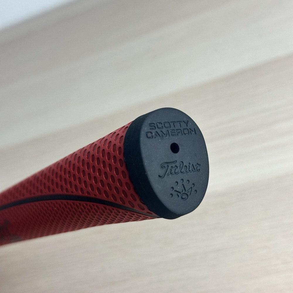 New Scotty Cameron Putter Matador Grip Medium - Red/Black - Picture 3 of 3